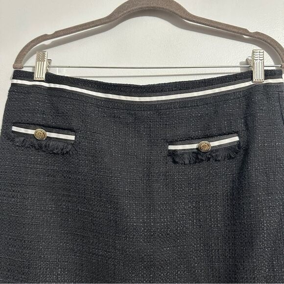 Talbots Black Pencil Skirt Unique Front Buttons Slit In Back size 10 - Picture 4 of 7